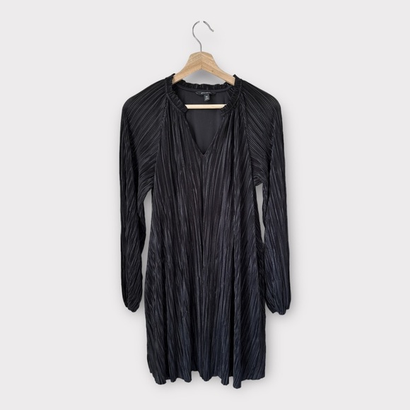 Banana Republic Dresses & Skirts - Banana Republic Long Sleeve Plisse Dress, size XS